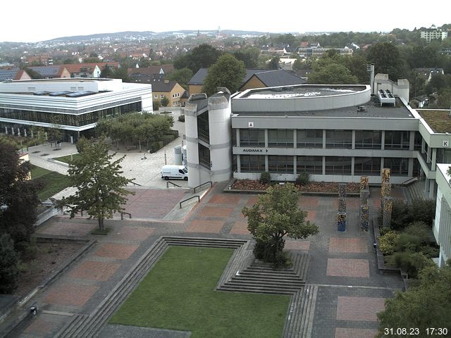 Foto der Webcam: Verwaltungsgebäude, Innenhof mit Audimax, Hörsaal-Gebäude 1