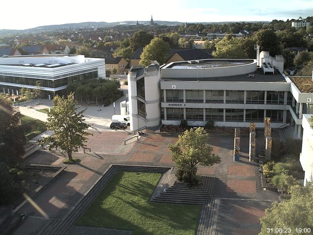 Foto der Webcam: Verwaltungsgebäude, Innenhof mit Audimax, Hörsaal-Gebäude 1