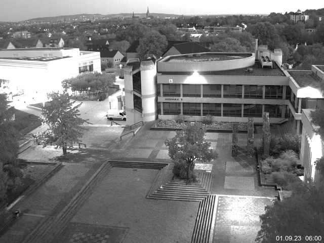 Foto der Webcam: Verwaltungsgebäude, Innenhof mit Audimax, Hörsaal-Gebäude 1