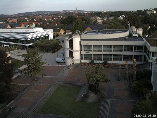 Foto der Webcam: Verwaltungsgebäude, Innenhof mit Audimax, Hörsaal-Gebäude 1