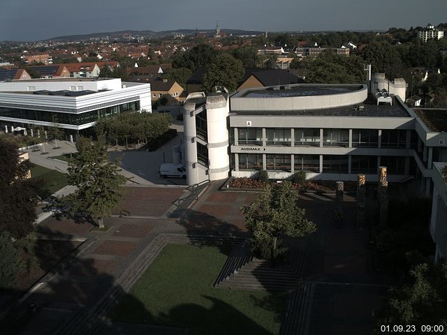 Foto der Webcam: Verwaltungsgebäude, Innenhof mit Audimax, Hörsaal-Gebäude 1