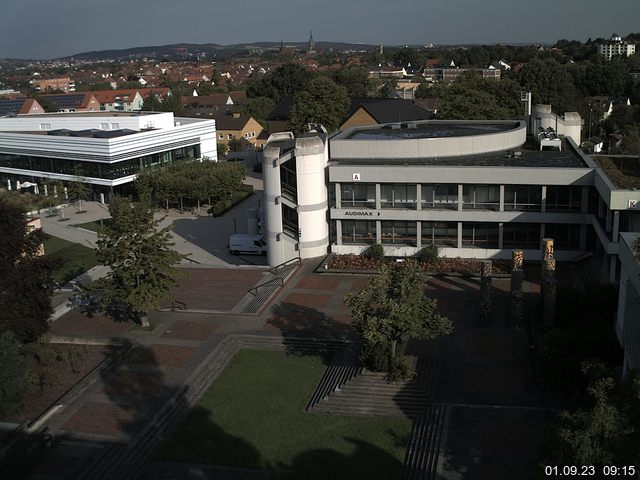 Foto der Webcam: Verwaltungsgebäude, Innenhof mit Audimax, Hörsaal-Gebäude 1