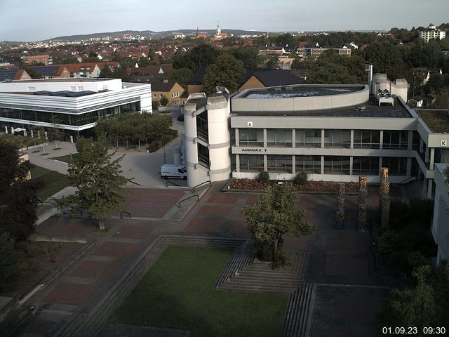 Foto der Webcam: Verwaltungsgebäude, Innenhof mit Audimax, Hörsaal-Gebäude 1