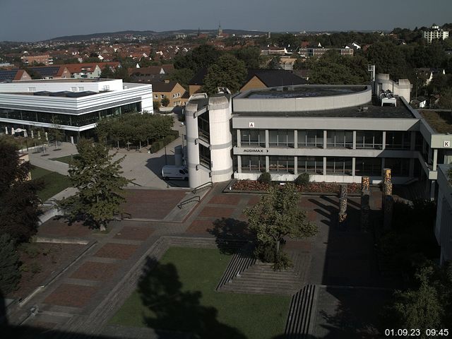 Foto der Webcam: Verwaltungsgebäude, Innenhof mit Audimax, Hörsaal-Gebäude 1