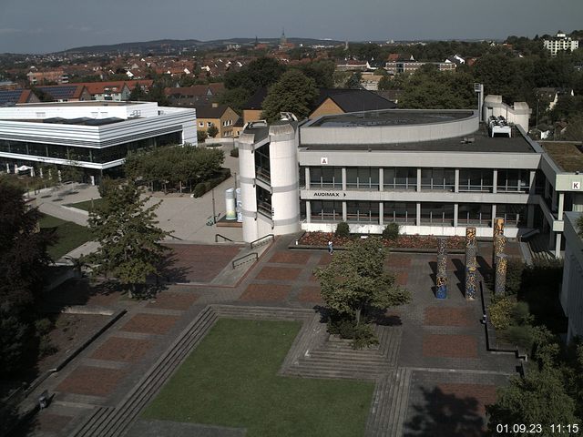 Foto der Webcam: Verwaltungsgebäude, Innenhof mit Audimax, Hörsaal-Gebäude 1