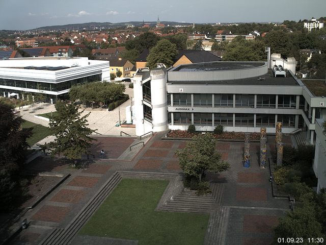 Foto der Webcam: Verwaltungsgebäude, Innenhof mit Audimax, Hörsaal-Gebäude 1