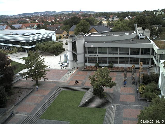 Foto der Webcam: Verwaltungsgebäude, Innenhof mit Audimax, Hörsaal-Gebäude 1