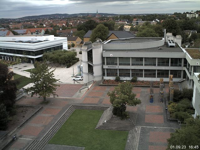 Foto der Webcam: Verwaltungsgebäude, Innenhof mit Audimax, Hörsaal-Gebäude 1