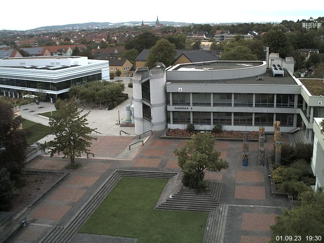 Foto der Webcam: Verwaltungsgebäude, Innenhof mit Audimax, Hörsaal-Gebäude 1