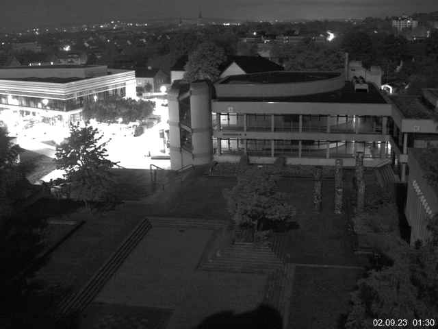 Foto der Webcam: Verwaltungsgebäude, Innenhof mit Audimax, Hörsaal-Gebäude 1