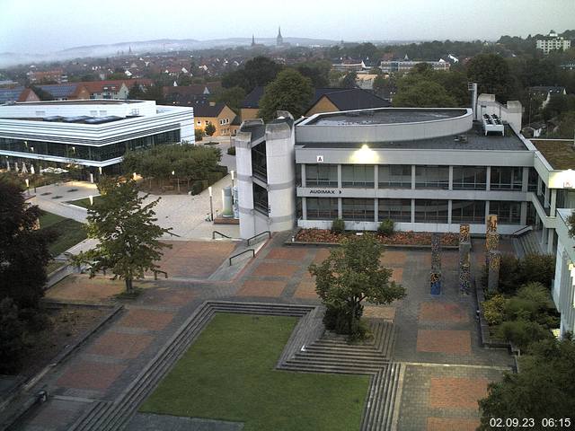 Foto der Webcam: Verwaltungsgebäude, Innenhof mit Audimax, Hörsaal-Gebäude 1