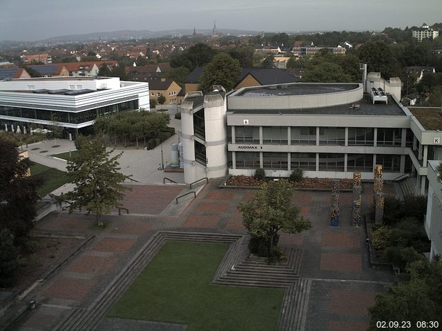 Foto der Webcam: Verwaltungsgebäude, Innenhof mit Audimax, Hörsaal-Gebäude 1