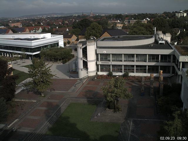 Foto der Webcam: Verwaltungsgebäude, Innenhof mit Audimax, Hörsaal-Gebäude 1