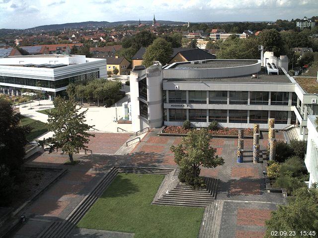 Foto der Webcam: Verwaltungsgebäude, Innenhof mit Audimax, Hörsaal-Gebäude 1