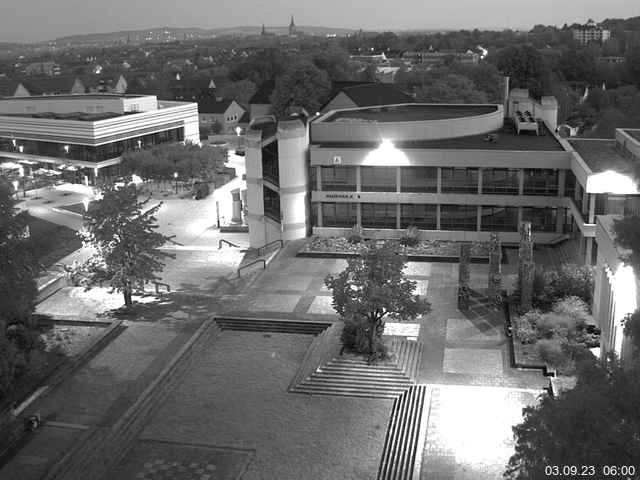 Foto der Webcam: Verwaltungsgebäude, Innenhof mit Audimax, Hörsaal-Gebäude 1