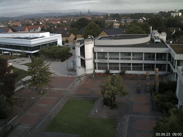 Foto der Webcam: Verwaltungsgebäude, Innenhof mit Audimax, Hörsaal-Gebäude 1