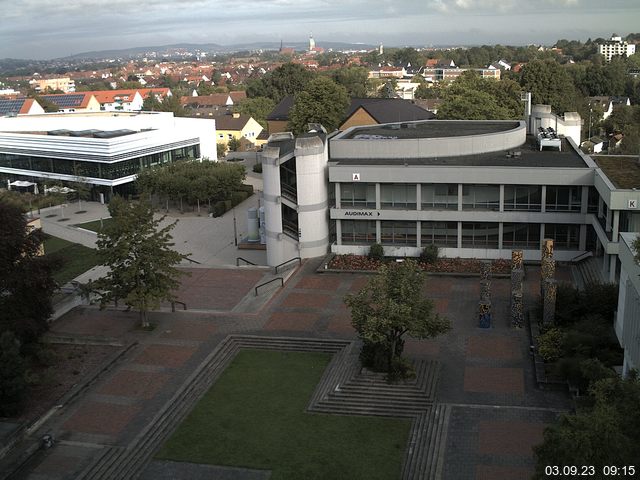 Foto der Webcam: Verwaltungsgebäude, Innenhof mit Audimax, Hörsaal-Gebäude 1