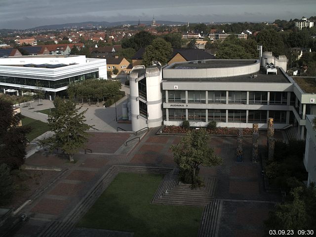 Foto der Webcam: Verwaltungsgebäude, Innenhof mit Audimax, Hörsaal-Gebäude 1