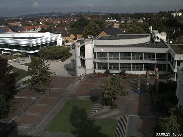 Foto der Webcam: Verwaltungsgebäude, Innenhof mit Audimax, Hörsaal-Gebäude 1