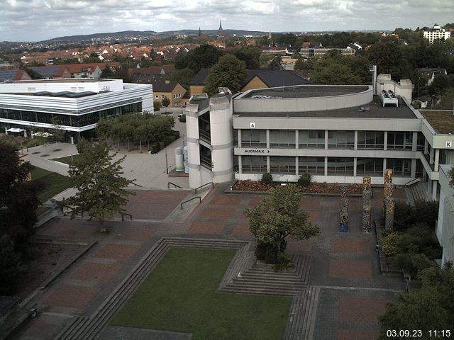 Foto der Webcam: Verwaltungsgebäude, Innenhof mit Audimax, Hörsaal-Gebäude 1