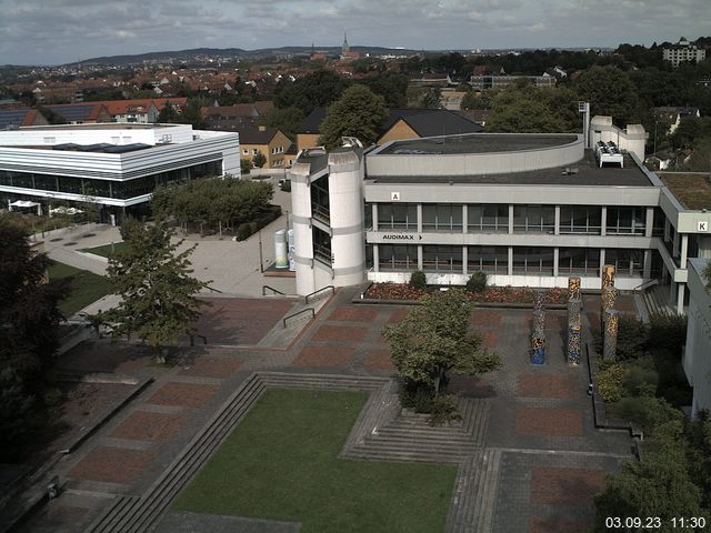 Foto der Webcam: Verwaltungsgebäude, Innenhof mit Audimax, Hörsaal-Gebäude 1