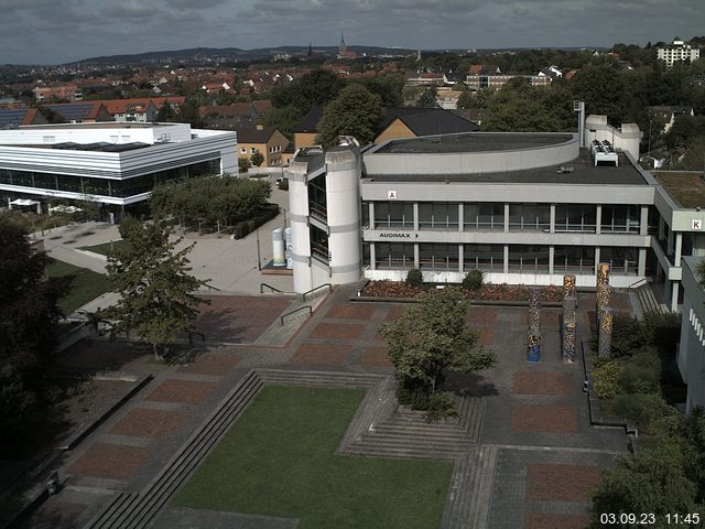 Foto der Webcam: Verwaltungsgebäude, Innenhof mit Audimax, Hörsaal-Gebäude 1