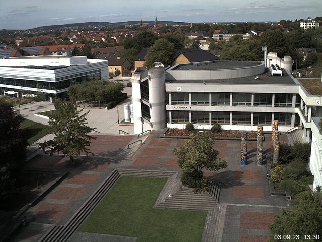 Foto der Webcam: Verwaltungsgebäude, Innenhof mit Audimax, Hörsaal-Gebäude 1