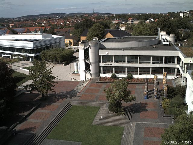 Foto der Webcam: Verwaltungsgebäude, Innenhof mit Audimax, Hörsaal-Gebäude 1