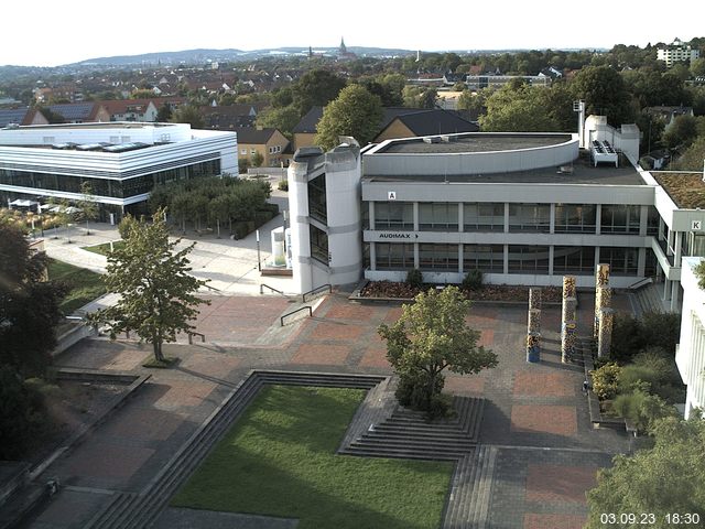 Foto der Webcam: Verwaltungsgebäude, Innenhof mit Audimax, Hörsaal-Gebäude 1