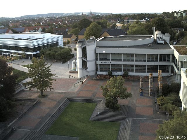 Foto der Webcam: Verwaltungsgebäude, Innenhof mit Audimax, Hörsaal-Gebäude 1