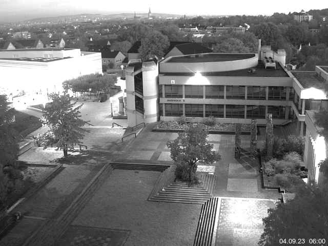 Foto der Webcam: Verwaltungsgebäude, Innenhof mit Audimax, Hörsaal-Gebäude 1