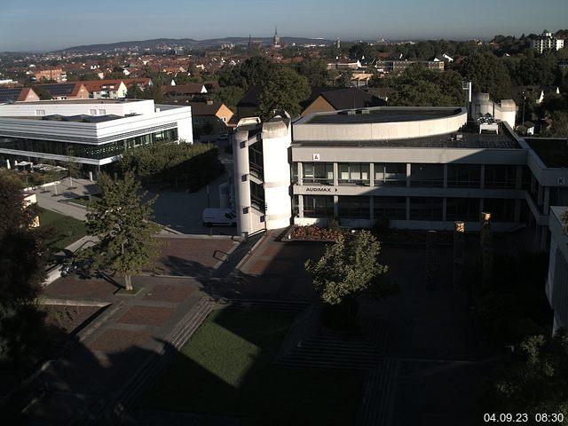 Foto der Webcam: Verwaltungsgebäude, Innenhof mit Audimax, Hörsaal-Gebäude 1