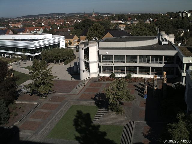 Foto der Webcam: Verwaltungsgebäude, Innenhof mit Audimax, Hörsaal-Gebäude 1