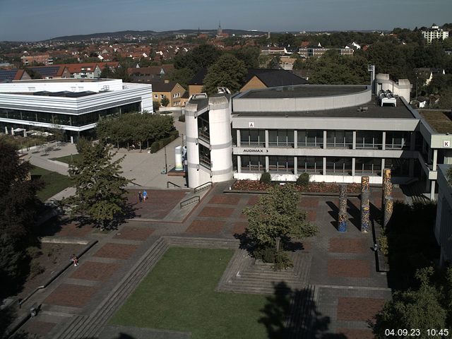 Foto der Webcam: Verwaltungsgebäude, Innenhof mit Audimax, Hörsaal-Gebäude 1