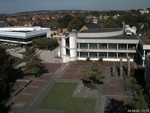 Foto der Webcam: Verwaltungsgebäude, Innenhof mit Audimax, Hörsaal-Gebäude 1