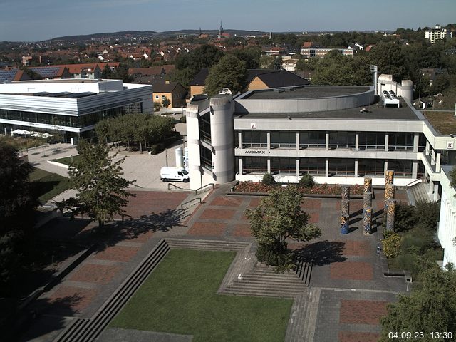 Foto der Webcam: Verwaltungsgebäude, Innenhof mit Audimax, Hörsaal-Gebäude 1