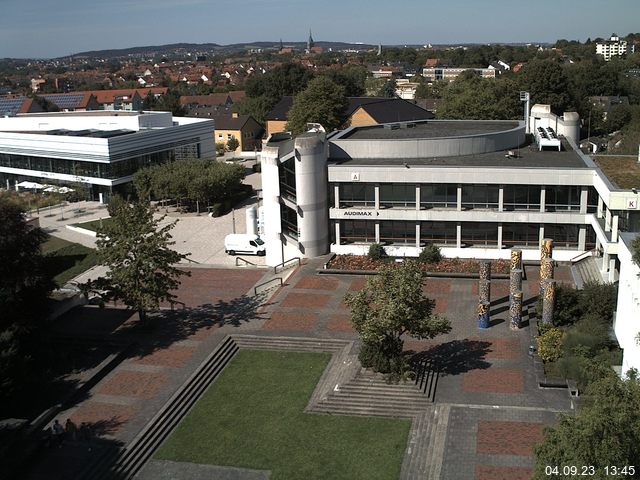 Foto der Webcam: Verwaltungsgebäude, Innenhof mit Audimax, Hörsaal-Gebäude 1