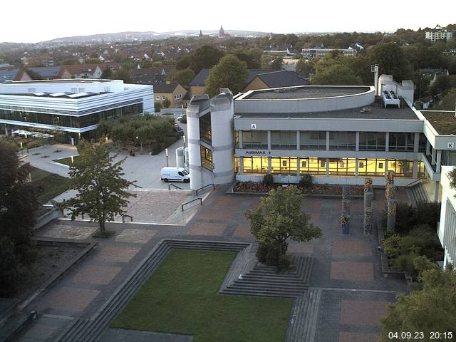 Foto der Webcam: Verwaltungsgebäude, Innenhof mit Audimax, Hörsaal-Gebäude 1