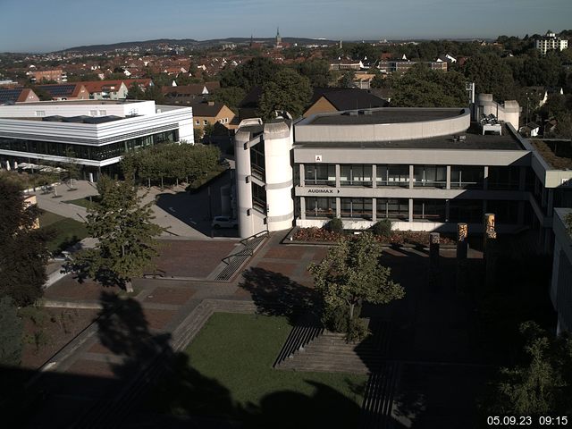 Foto der Webcam: Verwaltungsgebäude, Innenhof mit Audimax, Hörsaal-Gebäude 1