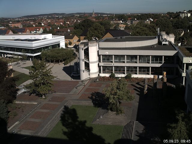 Foto der Webcam: Verwaltungsgebäude, Innenhof mit Audimax, Hörsaal-Gebäude 1