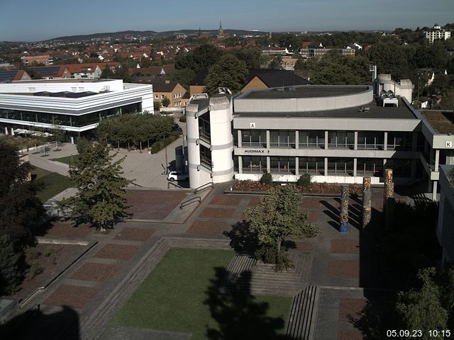 Foto der Webcam: Verwaltungsgebäude, Innenhof mit Audimax, Hörsaal-Gebäude 1