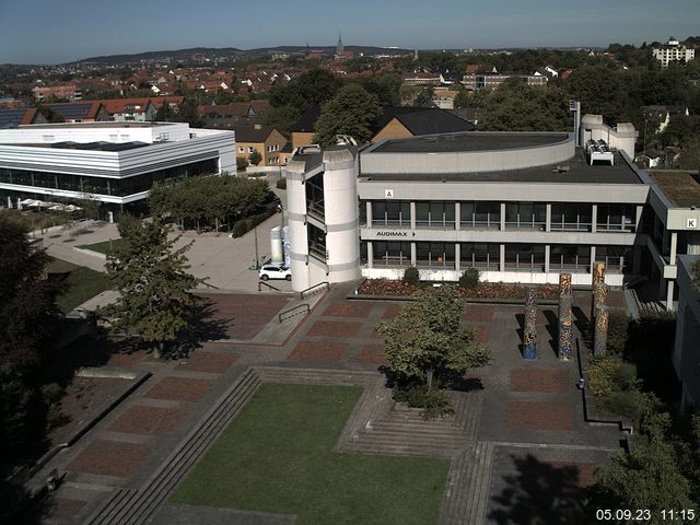 Foto der Webcam: Verwaltungsgebäude, Innenhof mit Audimax, Hörsaal-Gebäude 1