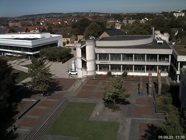 Foto der Webcam: Verwaltungsgebäude, Innenhof mit Audimax, Hörsaal-Gebäude 1