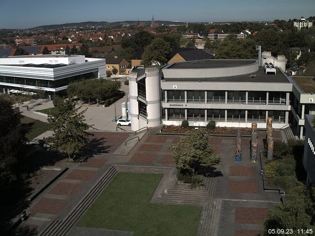 Foto der Webcam: Verwaltungsgebäude, Innenhof mit Audimax, Hörsaal-Gebäude 1