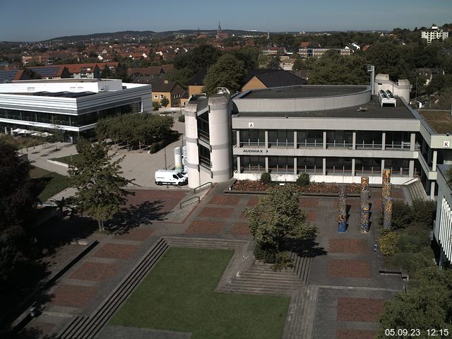 Foto der Webcam: Verwaltungsgebäude, Innenhof mit Audimax, Hörsaal-Gebäude 1