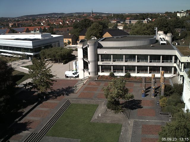 Foto der Webcam: Verwaltungsgebäude, Innenhof mit Audimax, Hörsaal-Gebäude 1