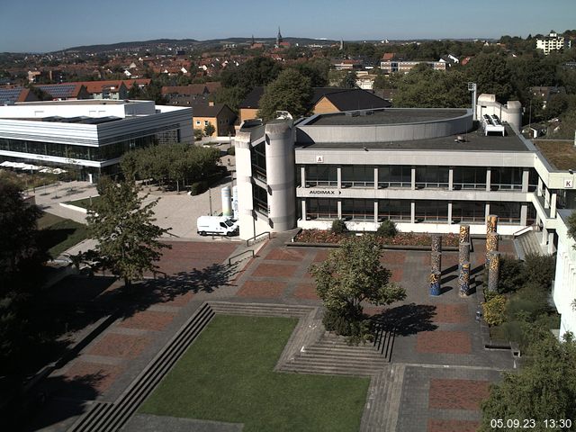 Foto der Webcam: Verwaltungsgebäude, Innenhof mit Audimax, Hörsaal-Gebäude 1