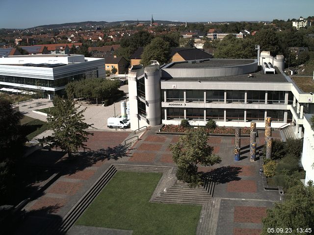 Foto der Webcam: Verwaltungsgebäude, Innenhof mit Audimax, Hörsaal-Gebäude 1