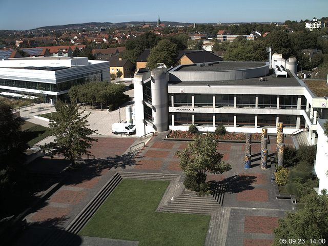 Foto der Webcam: Verwaltungsgebäude, Innenhof mit Audimax, Hörsaal-Gebäude 1