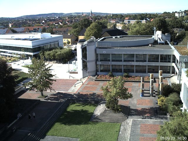 Foto der Webcam: Verwaltungsgebäude, Innenhof mit Audimax, Hörsaal-Gebäude 1